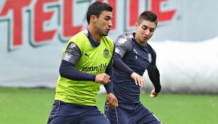 Alanís y Brizuela, durante un entrenamiento con Chivas