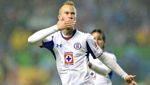 Alemao festeja un gol con Cruz Azul