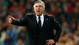 Ancelotti da indicaciones en su etapa con el Bayern Munich