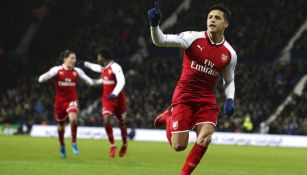 Alexis Sánchez festeja un gol con el Arsenal