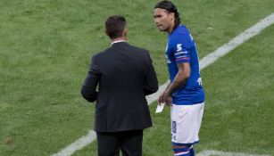 Gullit dialoga con Caixinha previo a su ingreso con La Máquina