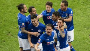 Cruz Azul celebra triunfo frente a las Chivas