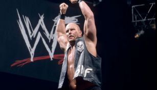 Stone Cold celebra una victoria en WWE 