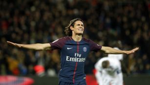 Edinson Cavani festeja un gol con el París Saint-Germain