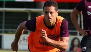 Chicharito en un entrenamiento del West Ham