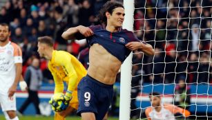 Cavani celebra su anotación en la Liga de Francia 