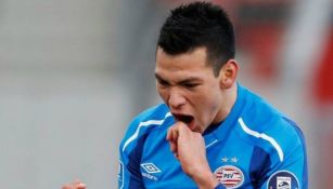 Hirving Lozano celEbra con euforia gol con el PSV