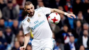  Benzema controla el balón en el juego contra el Leganés