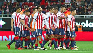 Jugadores de Chivas se lamentan tras la derrota