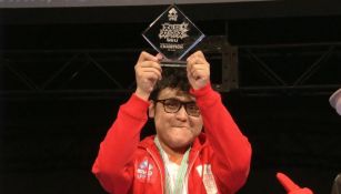 MKLeo levanta el trofeo de EVO Japan