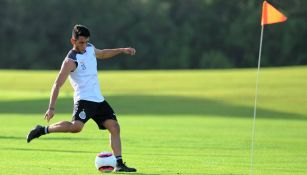 Gael Sandoval en un entrenamiento con las Chivas