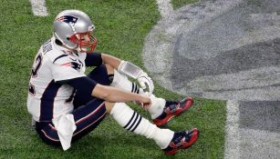 Tom Brady se lamenta tras perder el balón en el SB LII