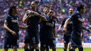 Méndez besa el escudo de Cruz Azul tras anotar contra Puebla