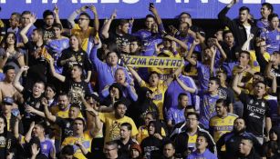 Aficionados de Tigres apoyan a su equipo en un juego del C2018