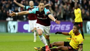 Chicharito celebra un tanto con los Hammers 