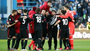 Jugadores del Milan en festejo frente a Spal