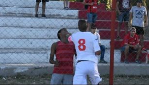 Jugador del Independiente de Neuquén golpea a aficionado