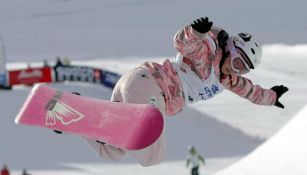 Melo Imai, durante una competencia de snowboard 