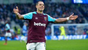 Chicharito celebra un gol con el West Ham en Premier