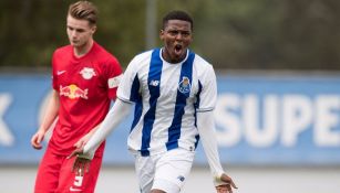 Joao Maleck celebra gol en un partido de Porto 