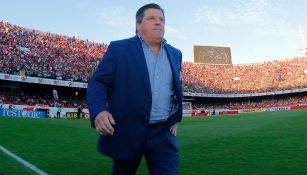 Miguel Herrera previo a un partido de América