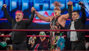 Psycho Clown (centro), Máximo (izq) y La Máscara (der) en Guerra de Titanes