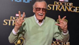 Stan Lee posa durante la premier de Doctor Strange