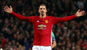 Zlatan, durante un partido con el Manchester United