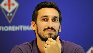  Davide Astori posa para la fotografía en una rueda de prensa