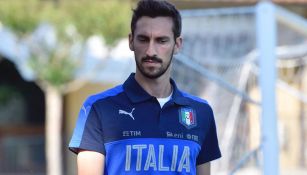 Davide Astori durante una concentración con Italia