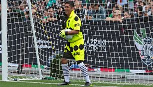 Jorge Campos durante un partido amistoso