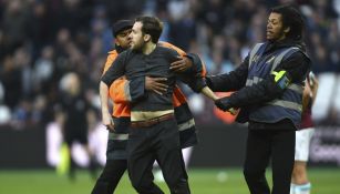 Fan ingresa a la cancha del Olímpico de Londres y es detenido 