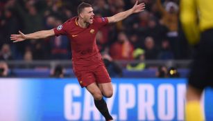 Edin Dzeko celebra anotación con la Roma en Champions League 