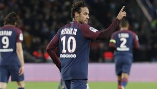 Neymar festeja un tanto con el PSG en Francia 