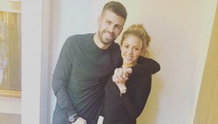 Piqué y Shakira posan juntos en España 