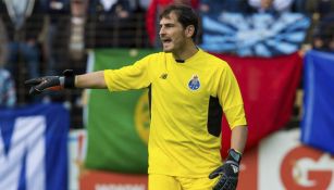 Iker Casillas, durante un juego con el Porto