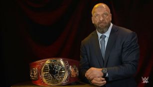 Triple H presenta el título de Norte América