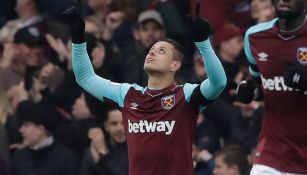 Chicharito celebra su anotación frente al Chelsea