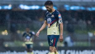 Oribe Peralta se lamenta tras caer contra el Toronto