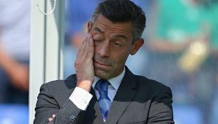 Caixinha se lamenta en un juego del Cruz Azul