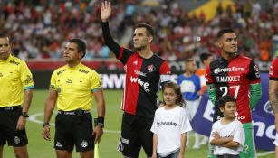 Rafa Márquez saluda a su afición en el Jalisco