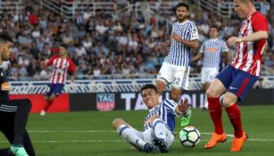 Héctor Moreno hace un barrida en un partido