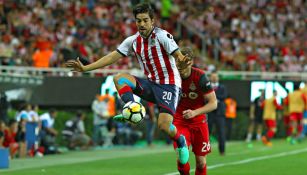 Pizarro controla el esférico en el juego contra Toronto FC