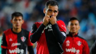 Rafa Márquez besa el escudo del Atlas