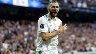 Benzema celebra uno de sus goles contra Bayern 