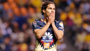 Lainez, incrédulo durante un partido del América