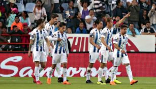 Pachuca celebra triunfo frente a Santos 