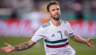 Miguel Layún festeja gol con el Tri 