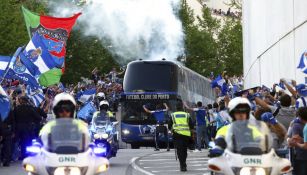 Autobús del Porto arribando al Estadio Do Dragao