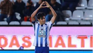 Erick Gutiérrez celebra un gol con los Tuzos en el Clausura 2018